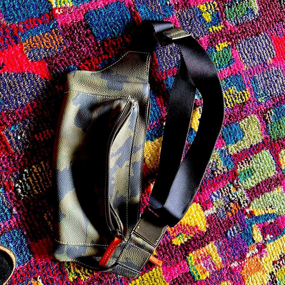 Brand new without tags Roots army Fanny pack